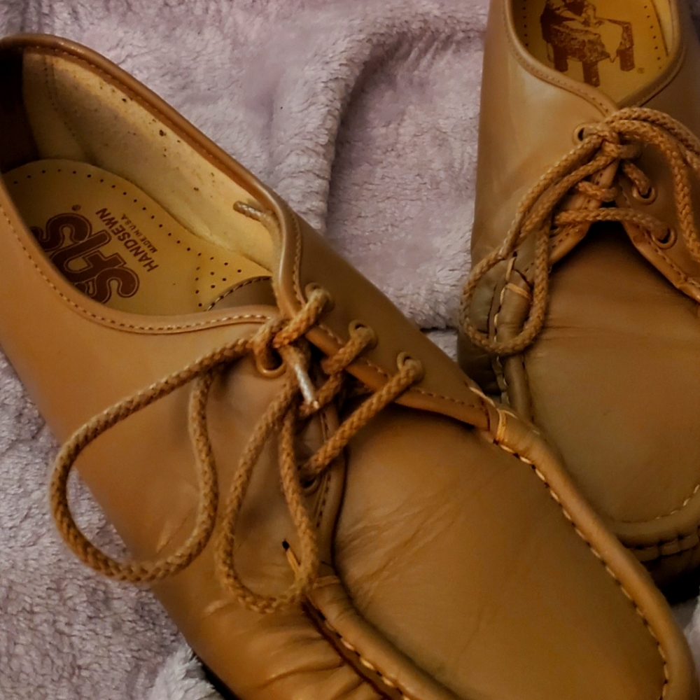 SAS walking shoes